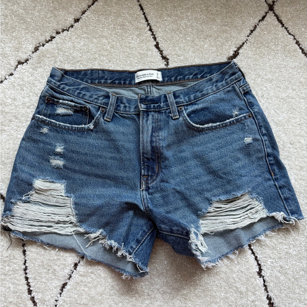 Abercrombie Mid-rise boyfriend shorts - size 29/8